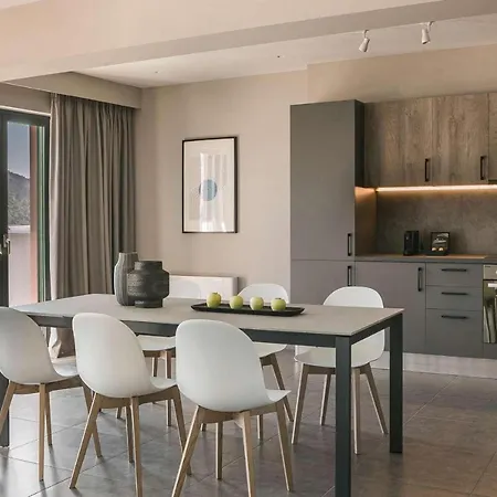 12 Suites Luxury Living 아르고스톨리온